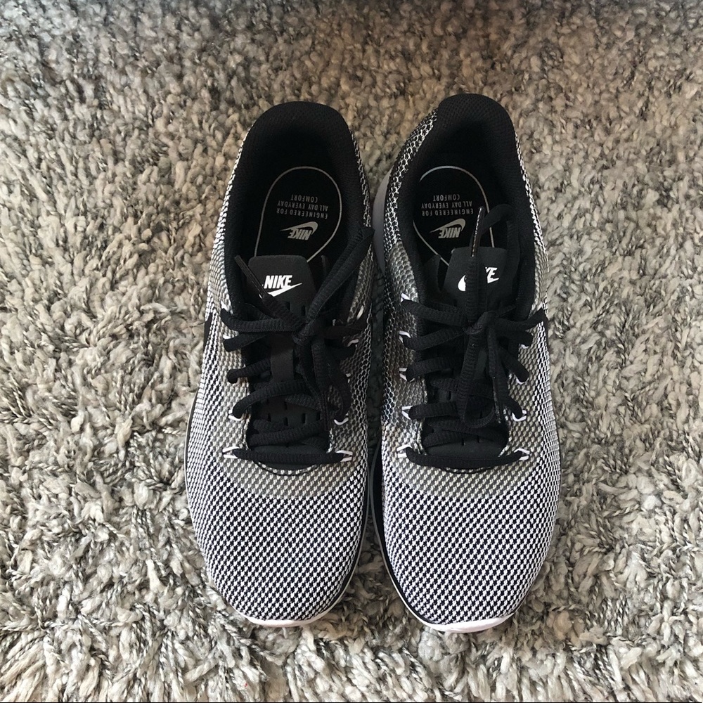 ❌SOLD❌ Women’s Nike Sneakers 👟